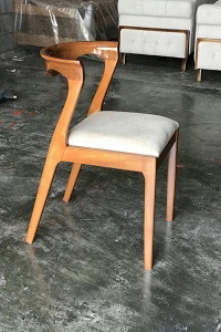 صندلی ناهارخوری چوبی